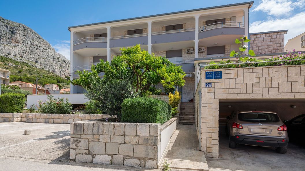 Apartments and Rooms Denis Duce (1)