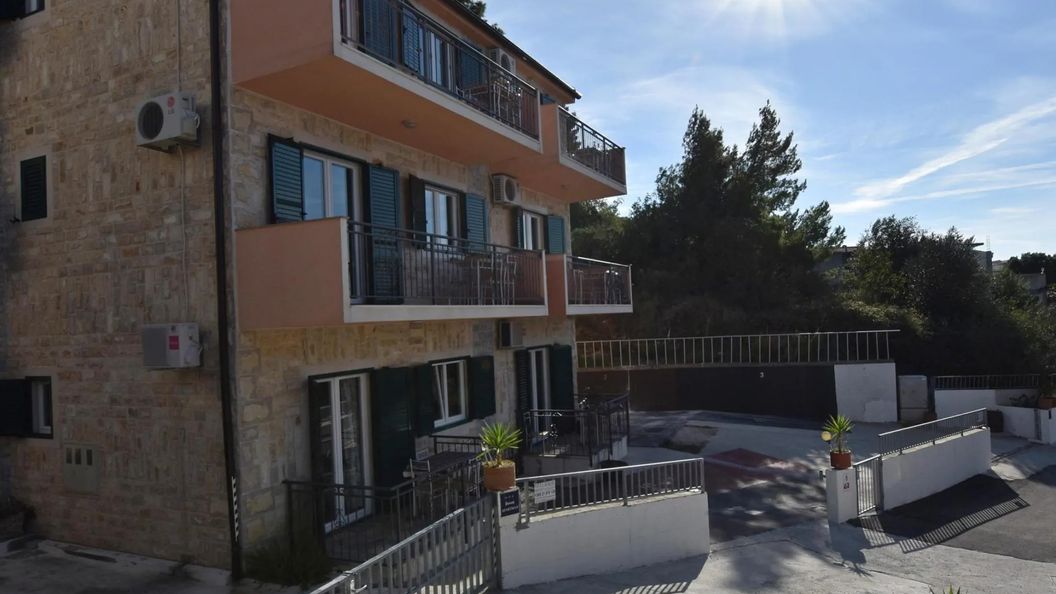 Apartments Ivan Omis II III (1)