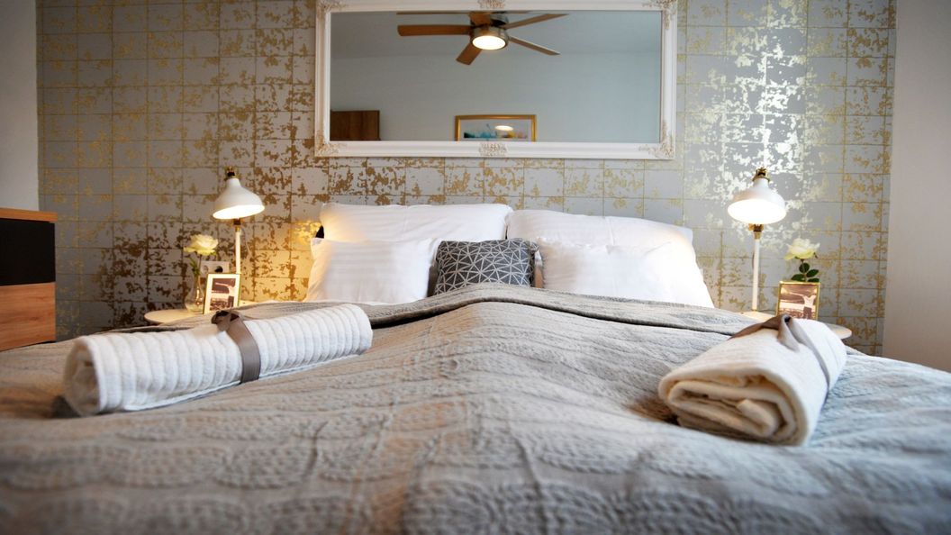 One Luxury Suites Apartman Eger (1)