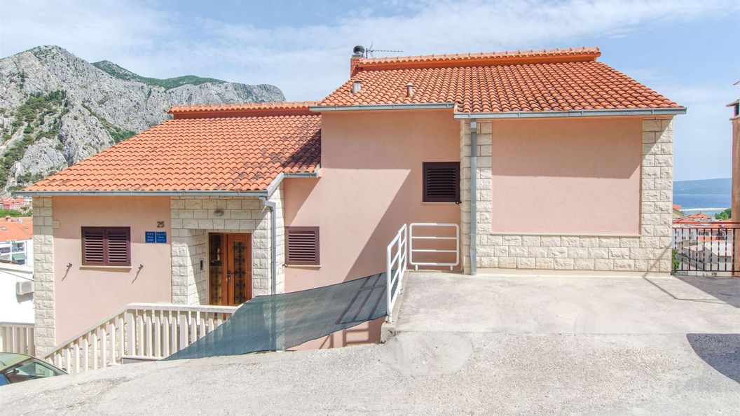 Apartments Zecic Omis (1)