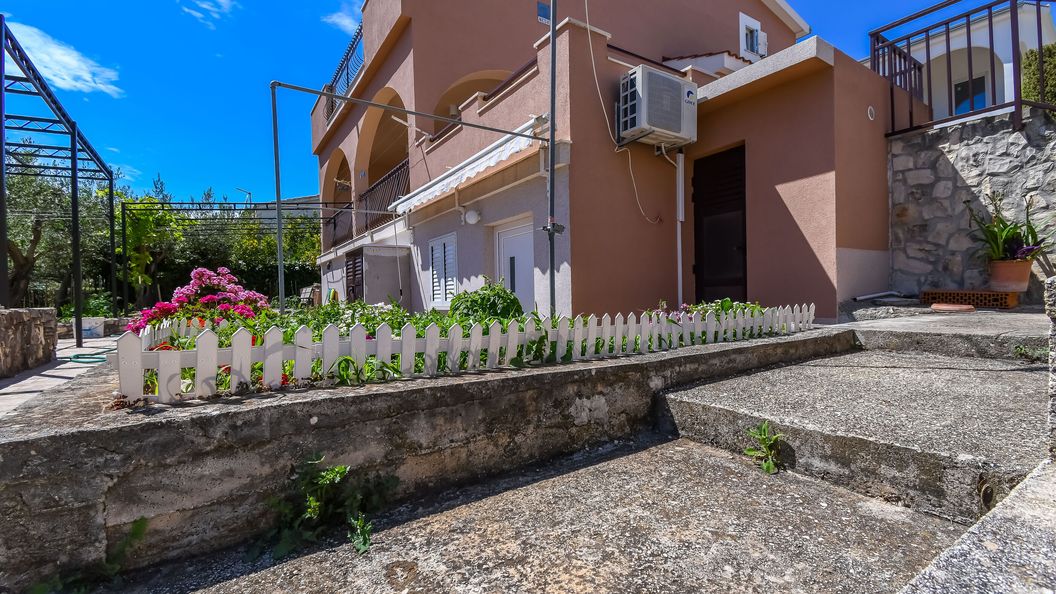 Apartments Neda Okrug Gornji (1)