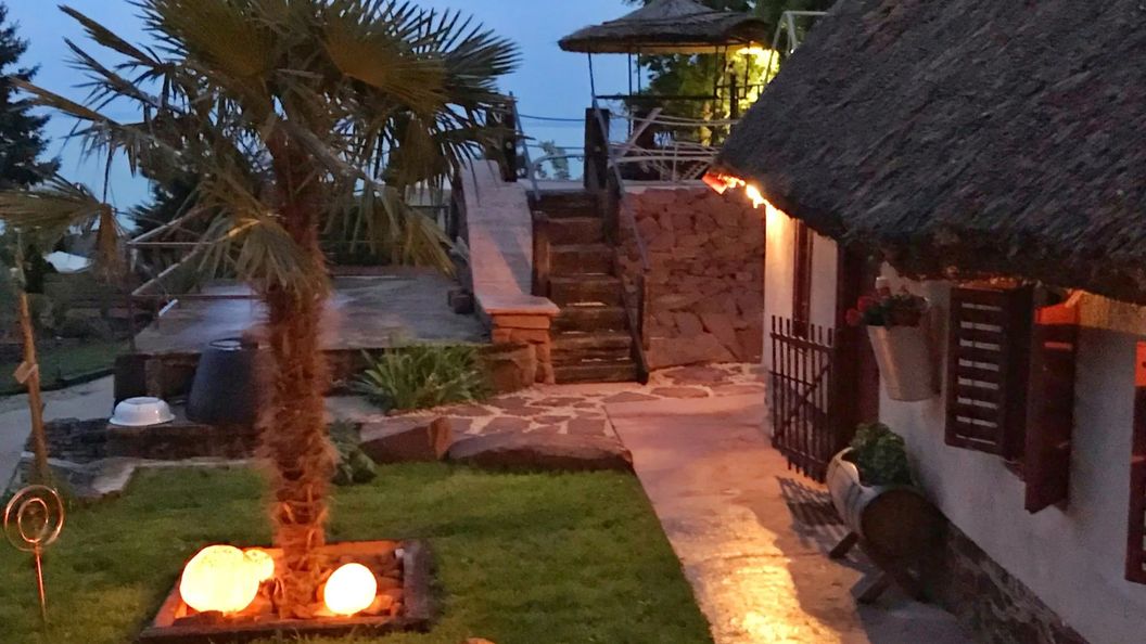 Egzotikus Kert 200 Éves Vendégház Balatonalmádi (1)