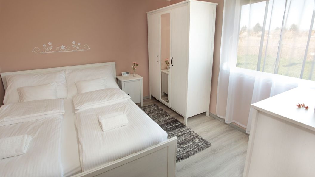 Páva Apartmanok Berekfürdő (1)