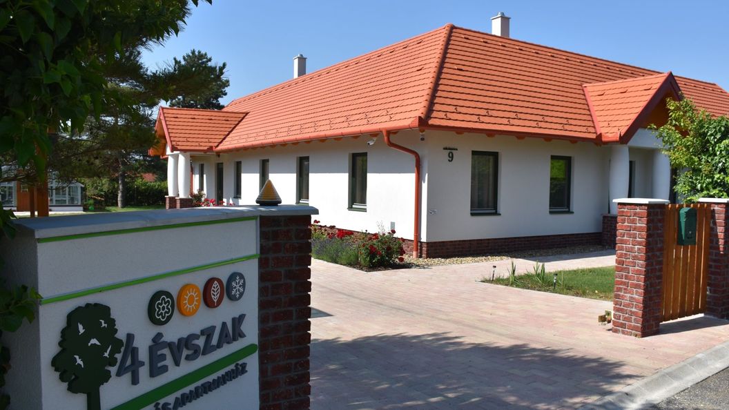 Varsás Négy Évszak Apartmanház Gyenesdiás (1)