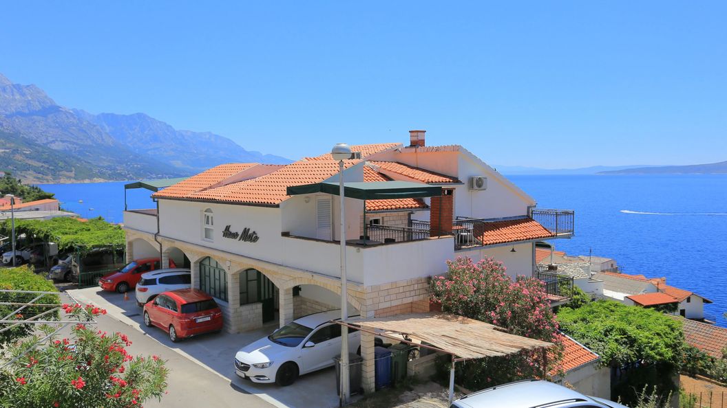 Apartmanok Parkolóhellyel Pisak, Omis - 16239 Pisak (1)