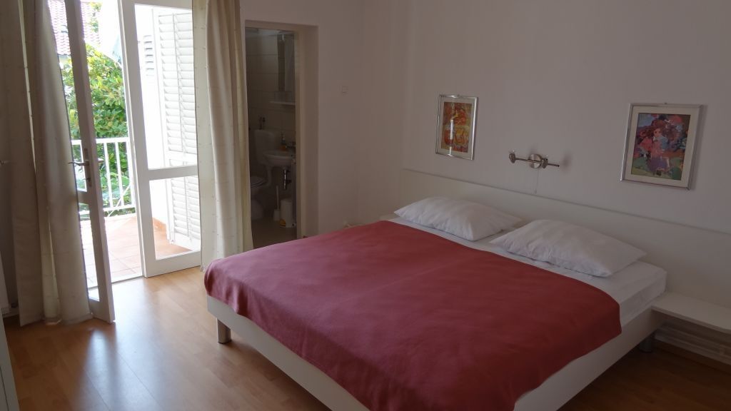 Apartmanok Parkolóhellyel Rab - 16359 (1)