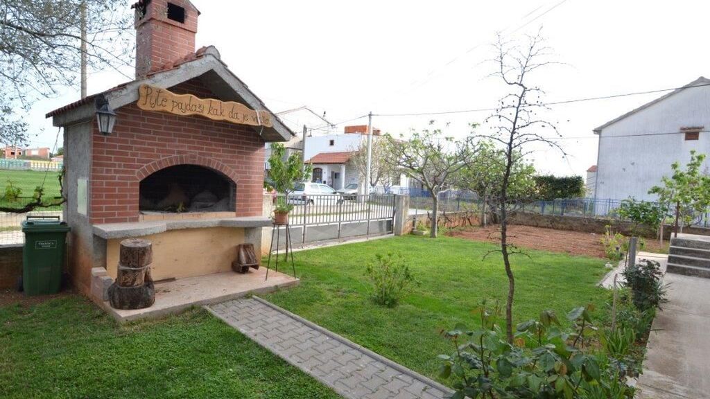 Apartmanok Parkolóhellyel Sukosan, Zadar - 17027 Sukošan (1)