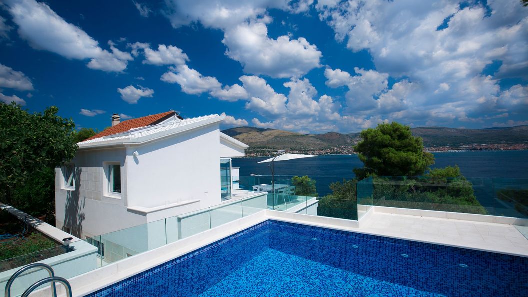 Ház Családok Részére Medencével A Tenger Mellett Okrug Donji, Ciovo - 17587 Okrug Donji (1)