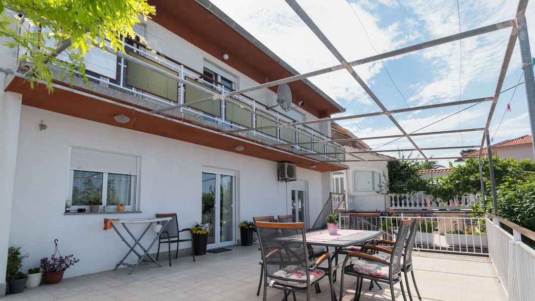 Apartmanok Parkolóhellyel Rab - 17684 (1)