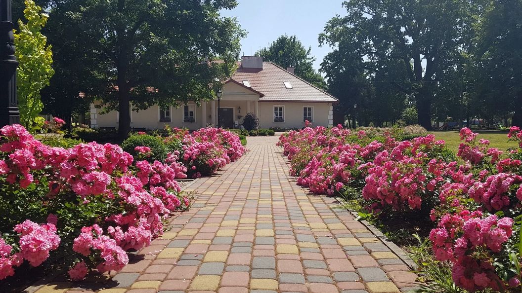 Dworek Różany Puzzel Chmielów (1)