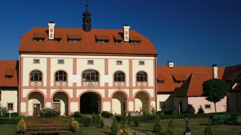 Zámecký statek Býkov Hromnice (1)