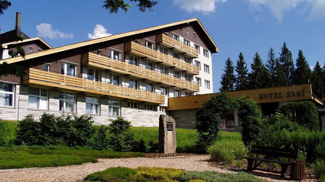 Hotel Srní a depandance Šumava (1)