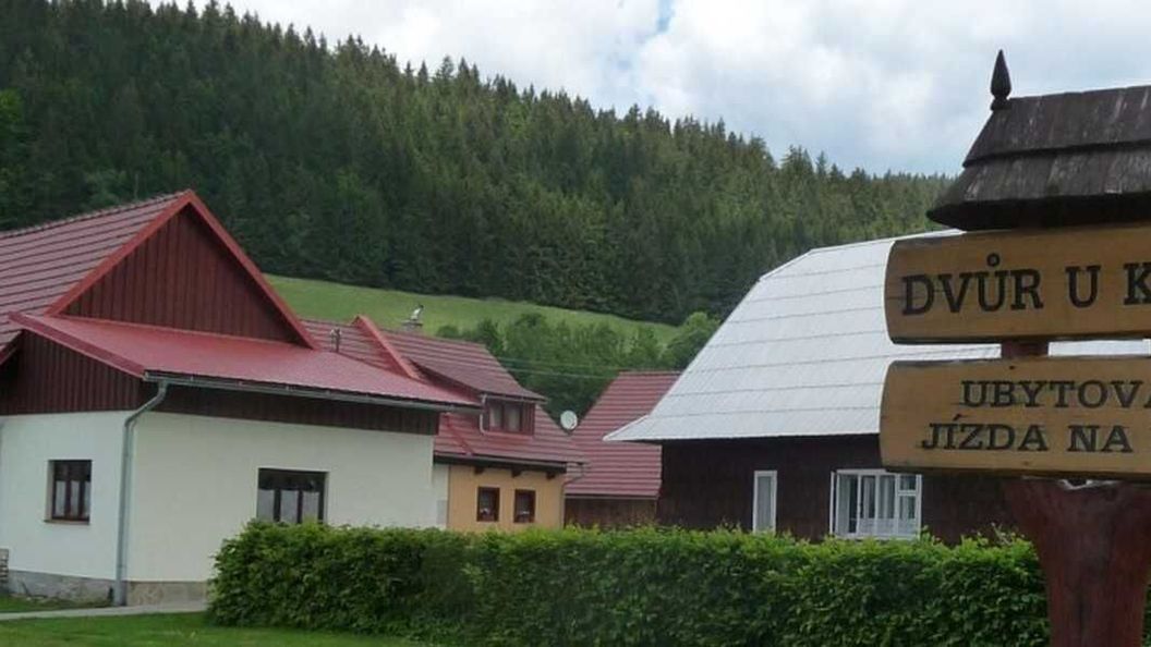 Dvůr U Kříža Velké Karlovice (1)