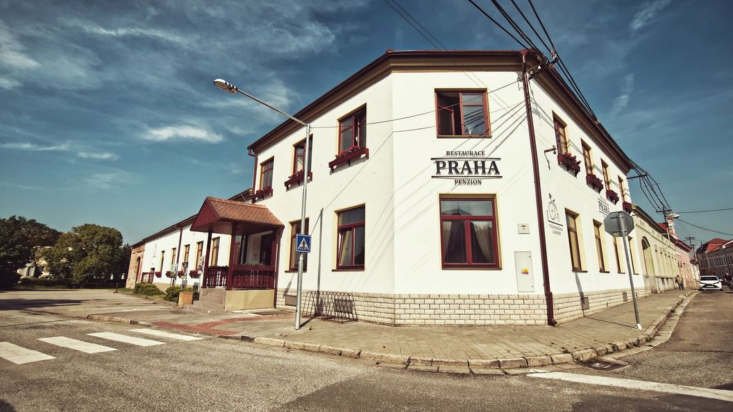Restaurace a Penzion Praha Dolní Dunajovice (1)