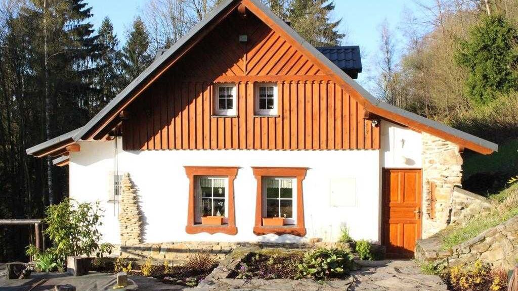 Chalupy pod Skálou Paseky nad Jizerou (1)