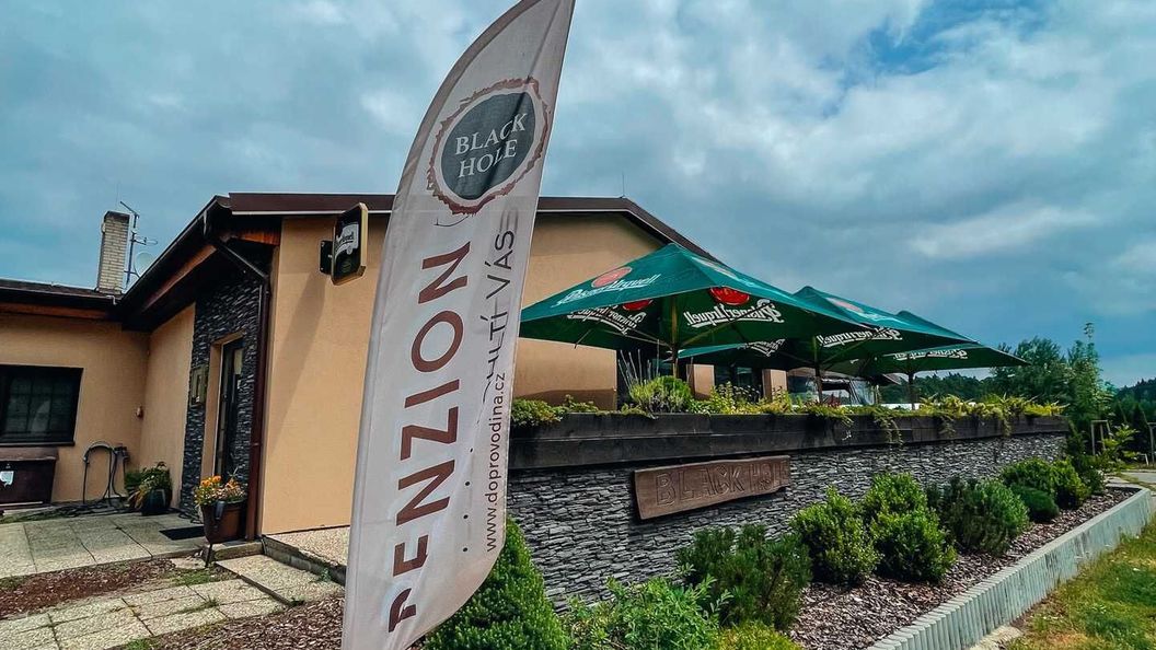 BLACK HOLE Provodín (1)