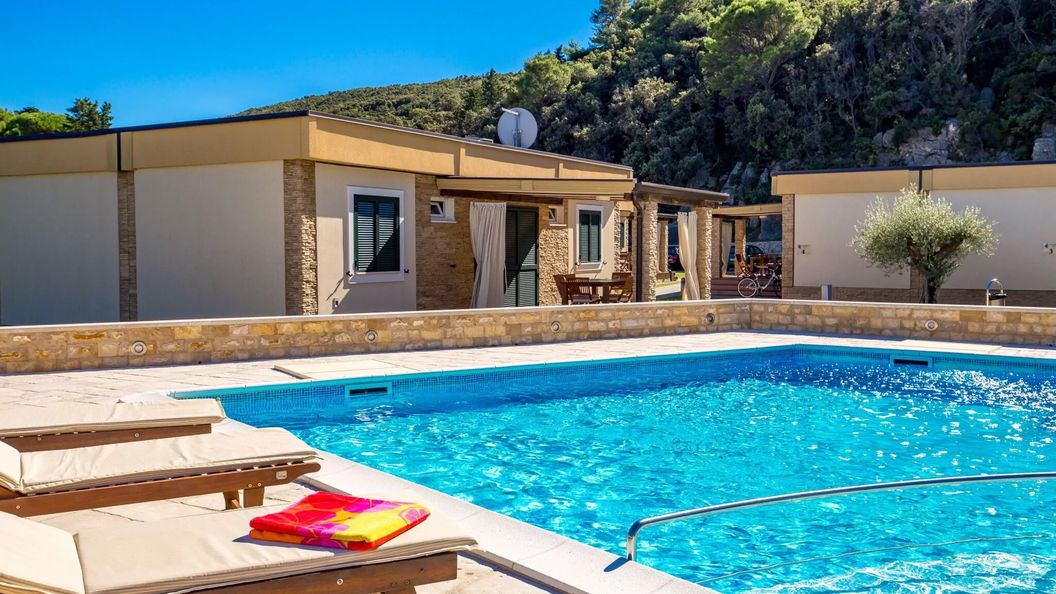 Lando Resort Kampor (1)