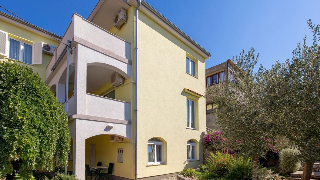 Apartmanok és Szobák Parkolóhellyel Kraljevica - 17589 (1)