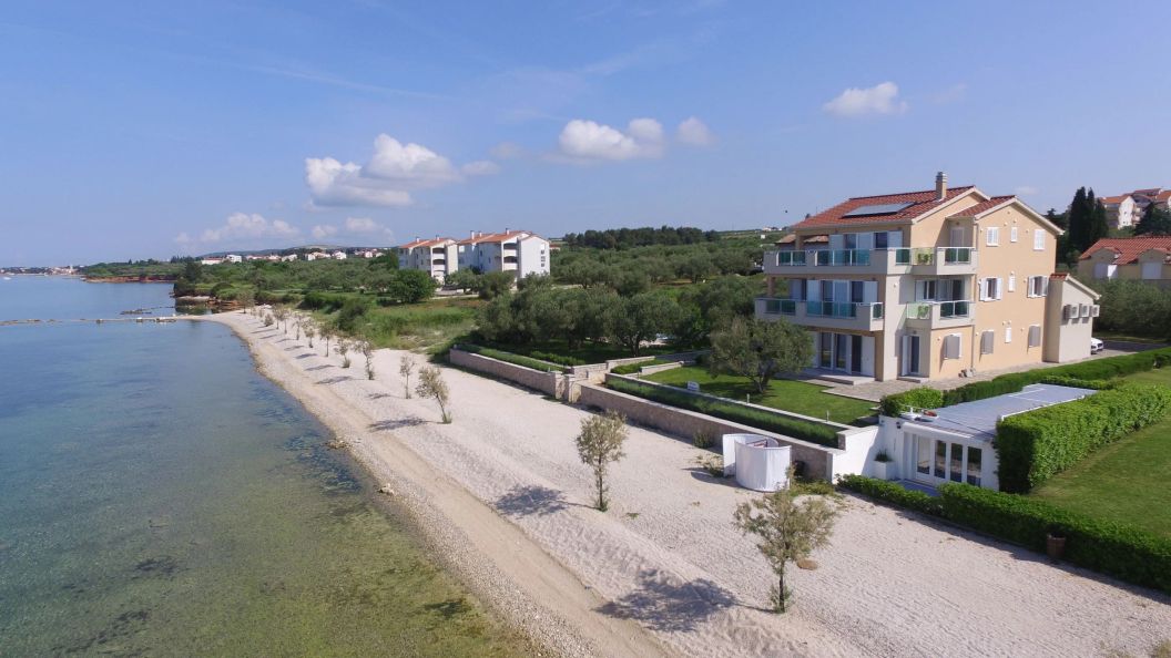 Apartments Citrine on the beach Biograd (1)