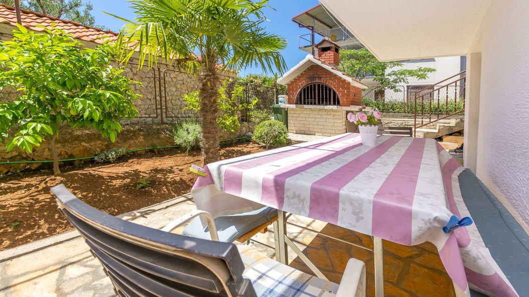 Apartments IvaT Rogoznica (1)