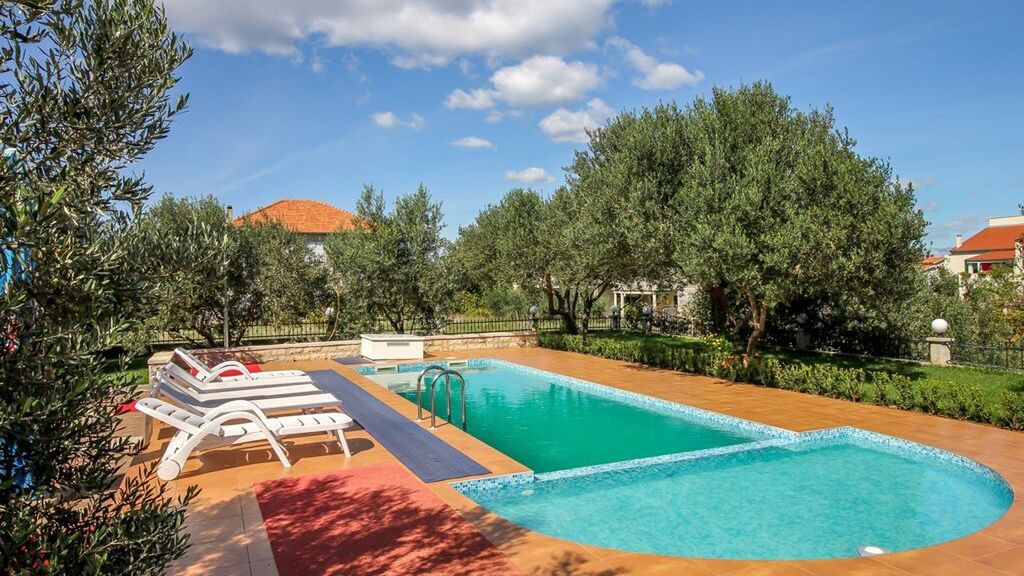 Apartmanok Családok Részére Medencével Nevidane, Pasman - 18054 Neviđane (1)