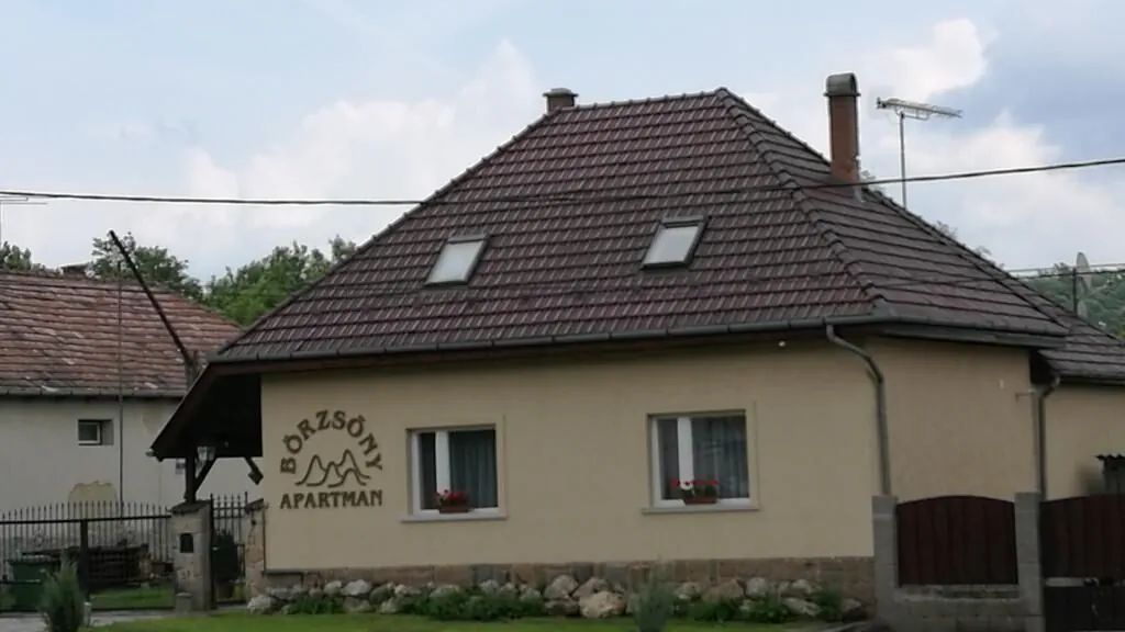 Börzsöny Apartman Kóspallag (1)