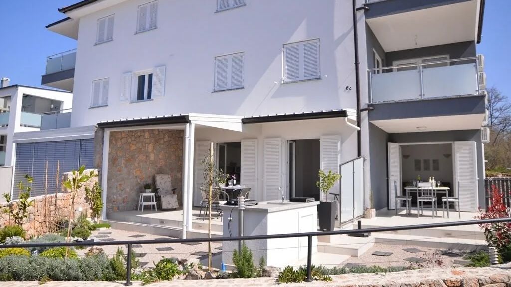 Apartmanok Parkolóhellyel Njivice, Krk - 16244 Njivice (1)