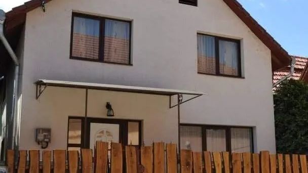 Casa Kanyaró Moldovenești (1)