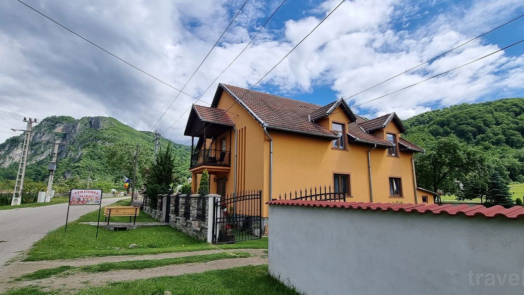 Pensiunea Miraj Polovragi (1)