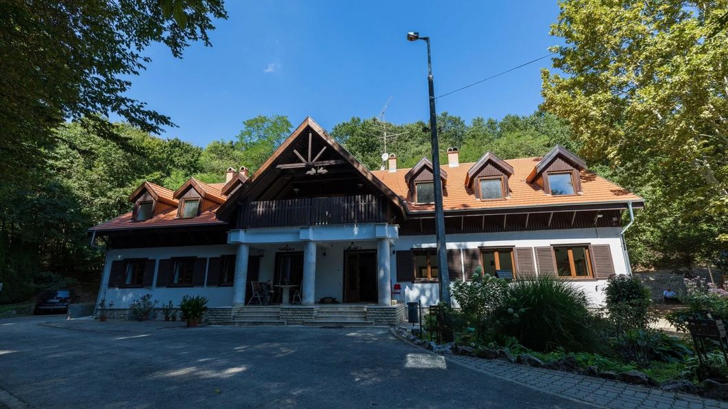 Alsóvadácsi Vadászház Süttő (1)