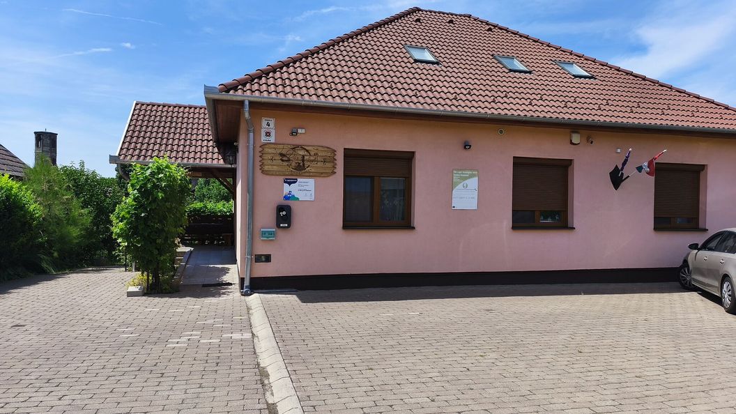 Vár-Liget Vendégház Kisnána (1)