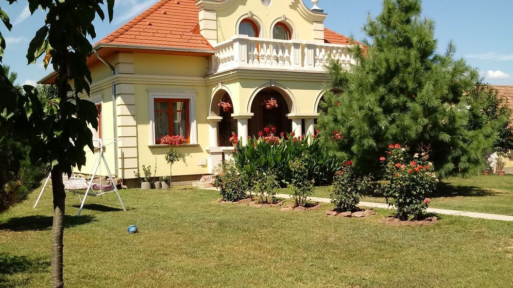 Debóra Apartman Balatonőszöd (1)