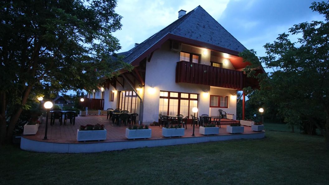 Villa Galagonya I. Balatongyörök (1)