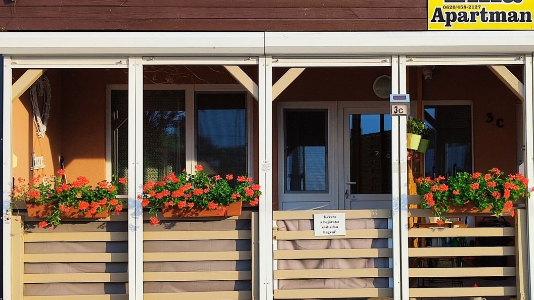 Lilla Apartman Balatonlelle (1)