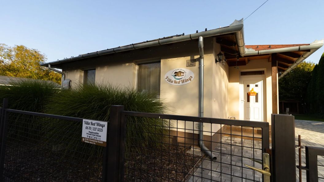 Villa RedWings Dunapataj (1)