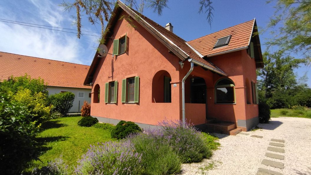 Korall Vendégház Pécsely (1)