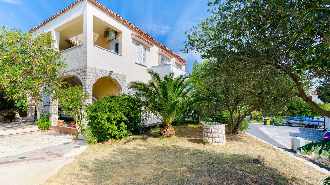 Apartments Sime Lopar (1)