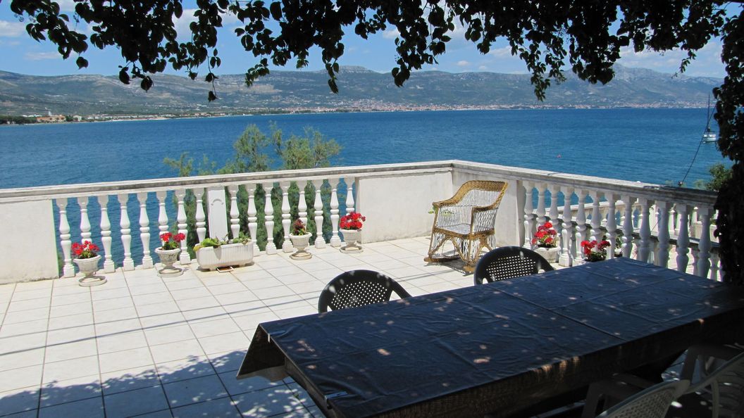 Apartment Roza Arbanija (1)