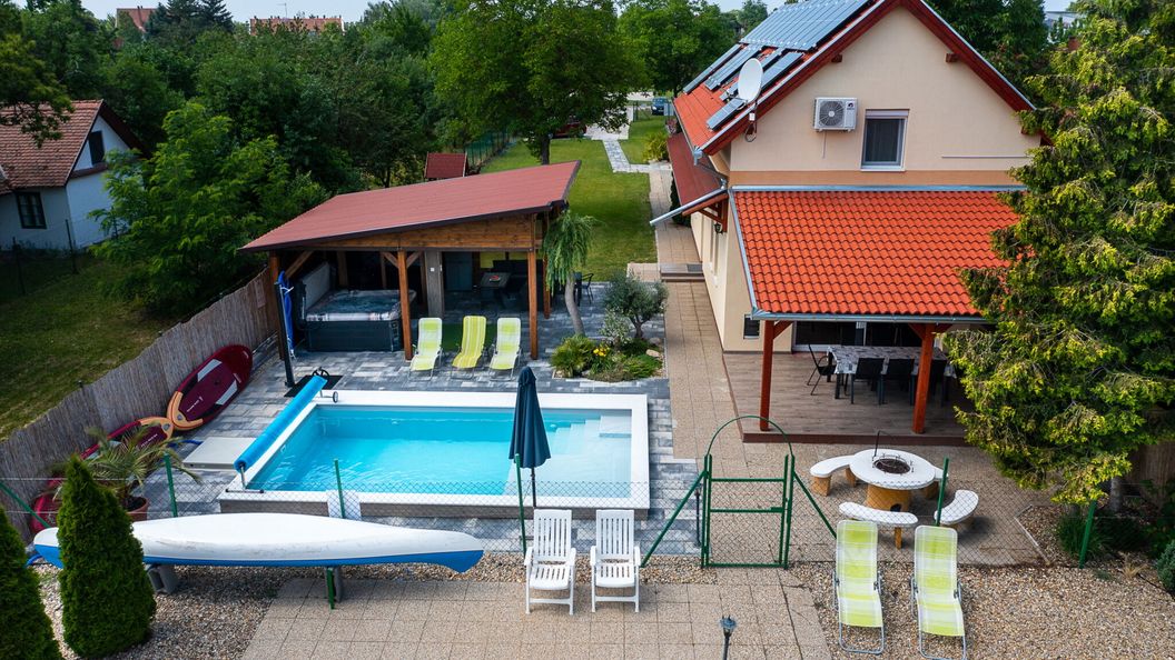 Kozák Apartman és Horgászház Békésszentandrás (1)