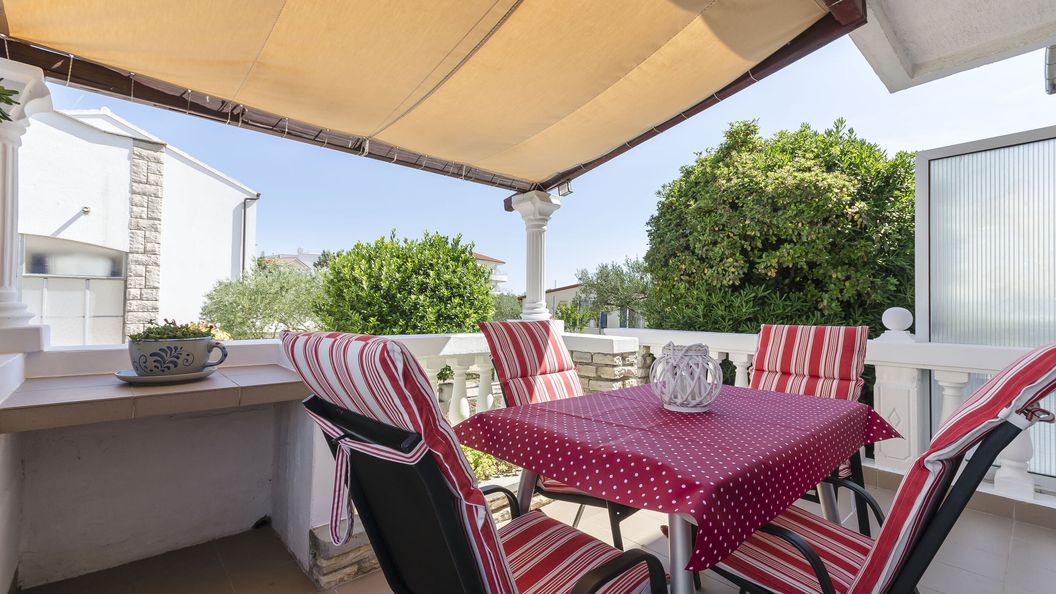 Apartment Robyn on the beach Srima (1)