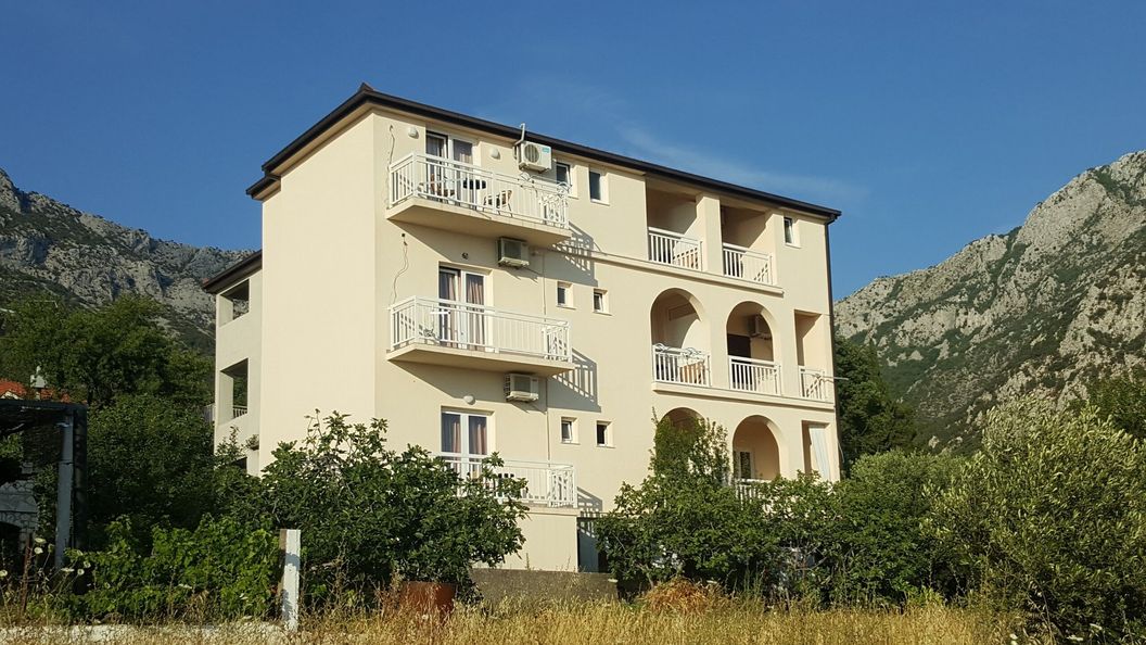Apartmanok Parkolóhellyel Gradac, Makarska - 6724 Gradac (1)