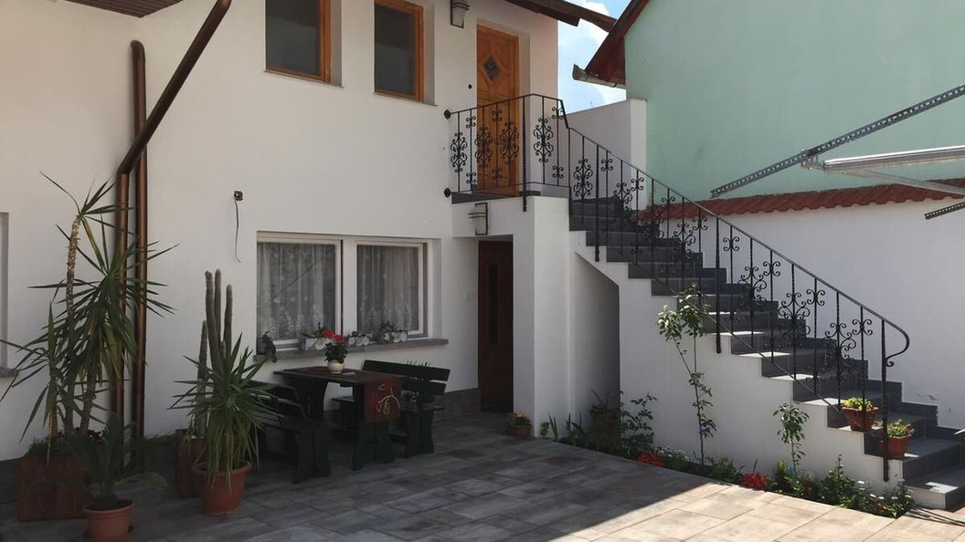 Fehérház Alkalmi Szálló Pécs (1)