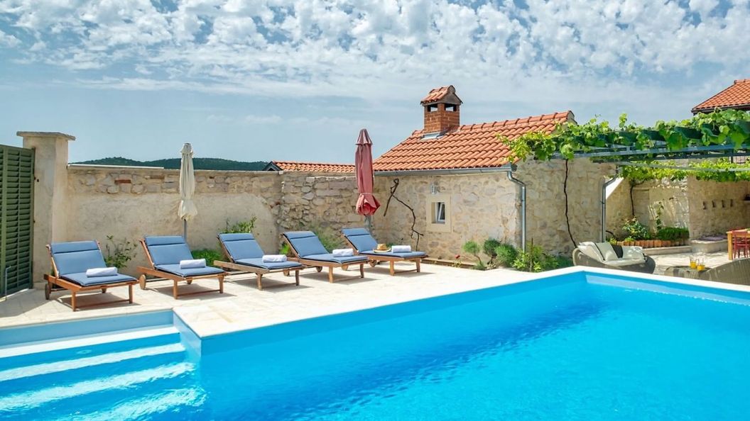 Villa Asteralis Zapužane (1)