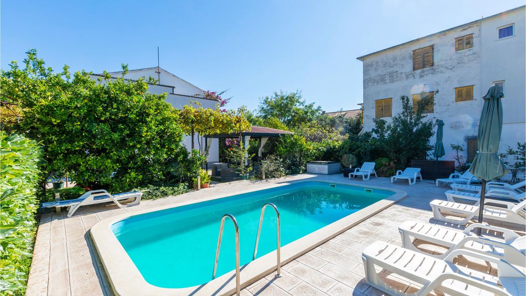 Apartman Kaštel Stari - CDE157 (1)