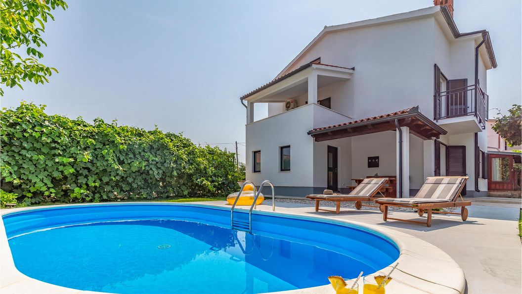 Vendégház Valbandon - CIF823 (1)