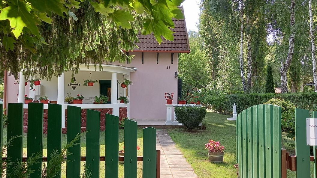 Holdviola Nyaralóház Balatonföldvár (1)