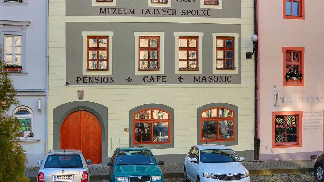 Masonic House Loket (1)