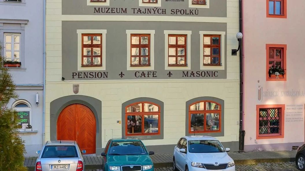 Masonic House Loket (1)