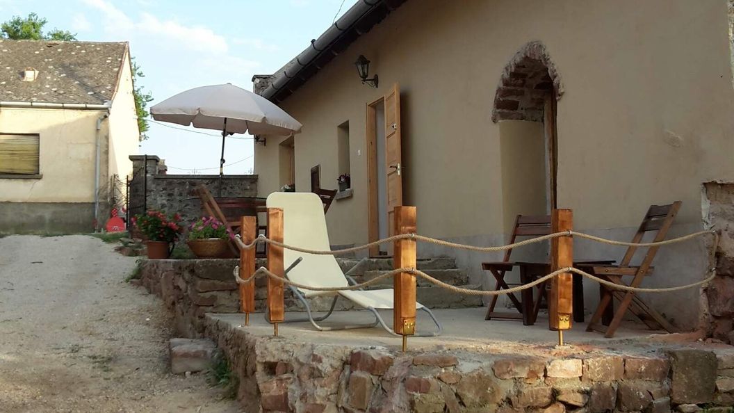 Keresztes Apartman és Vendégház Kővágóörs (1)