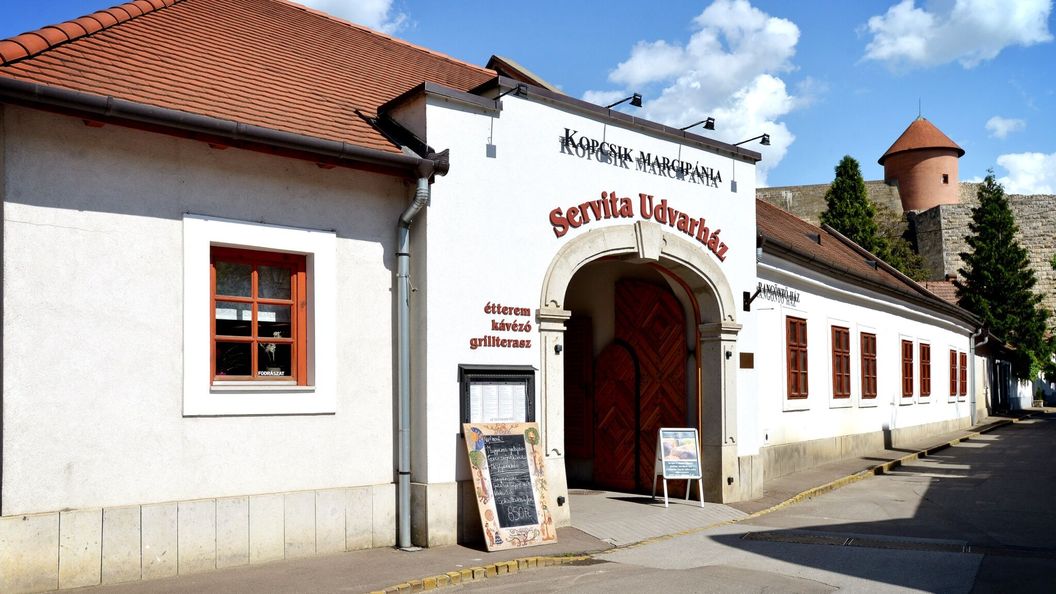Servita Udvarház Eger (1)